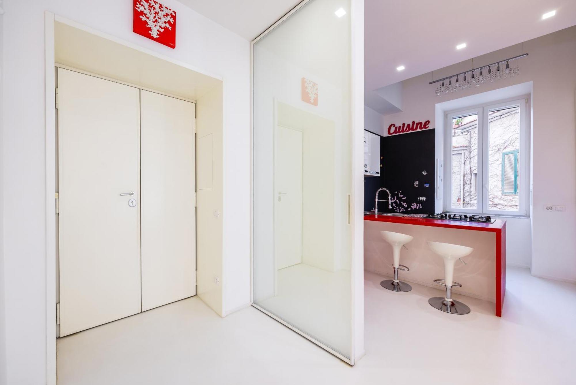 Morghen Red Passion And Pop Art Apartment Naples