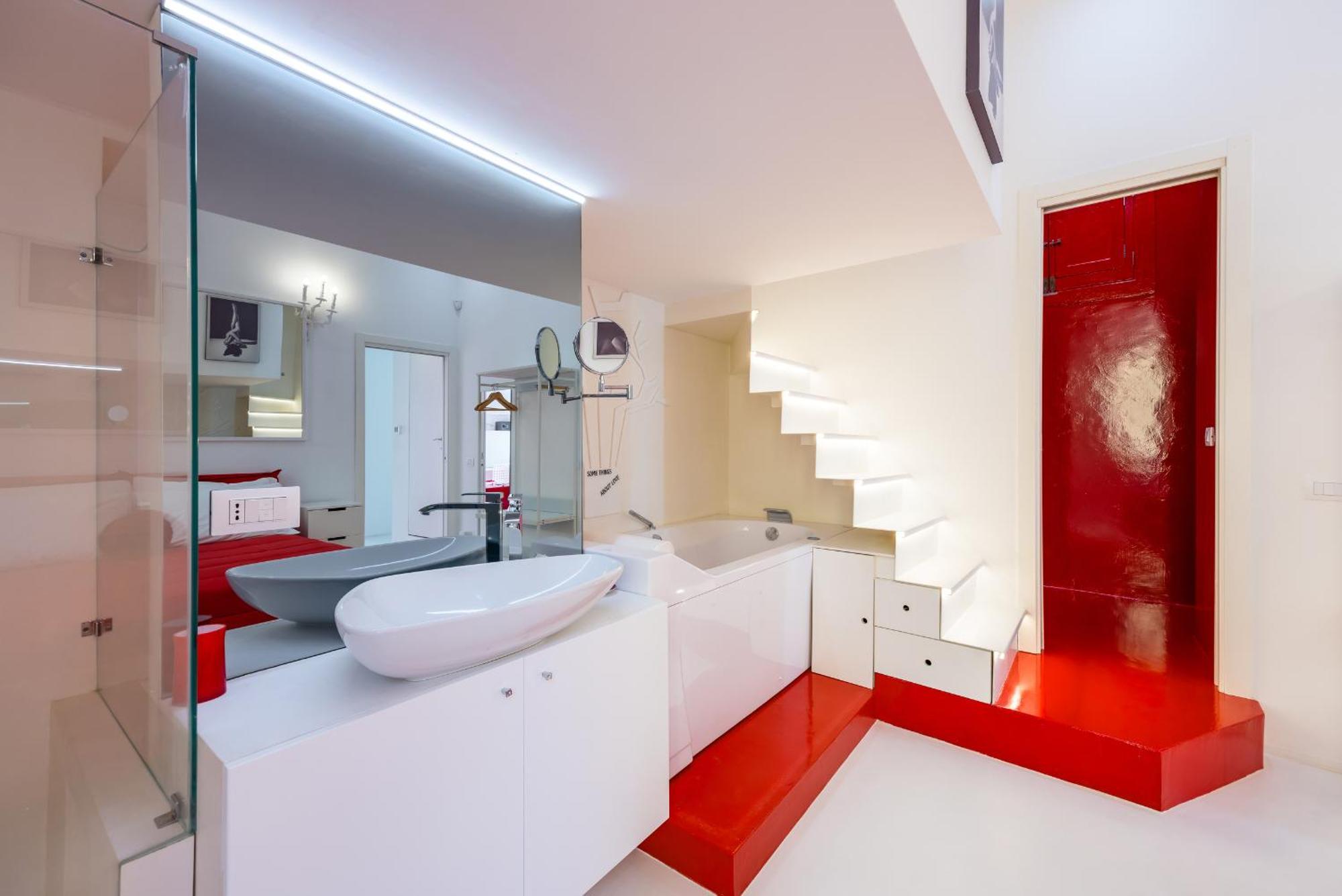 Apartment Morghen Red Passion And Pop Art