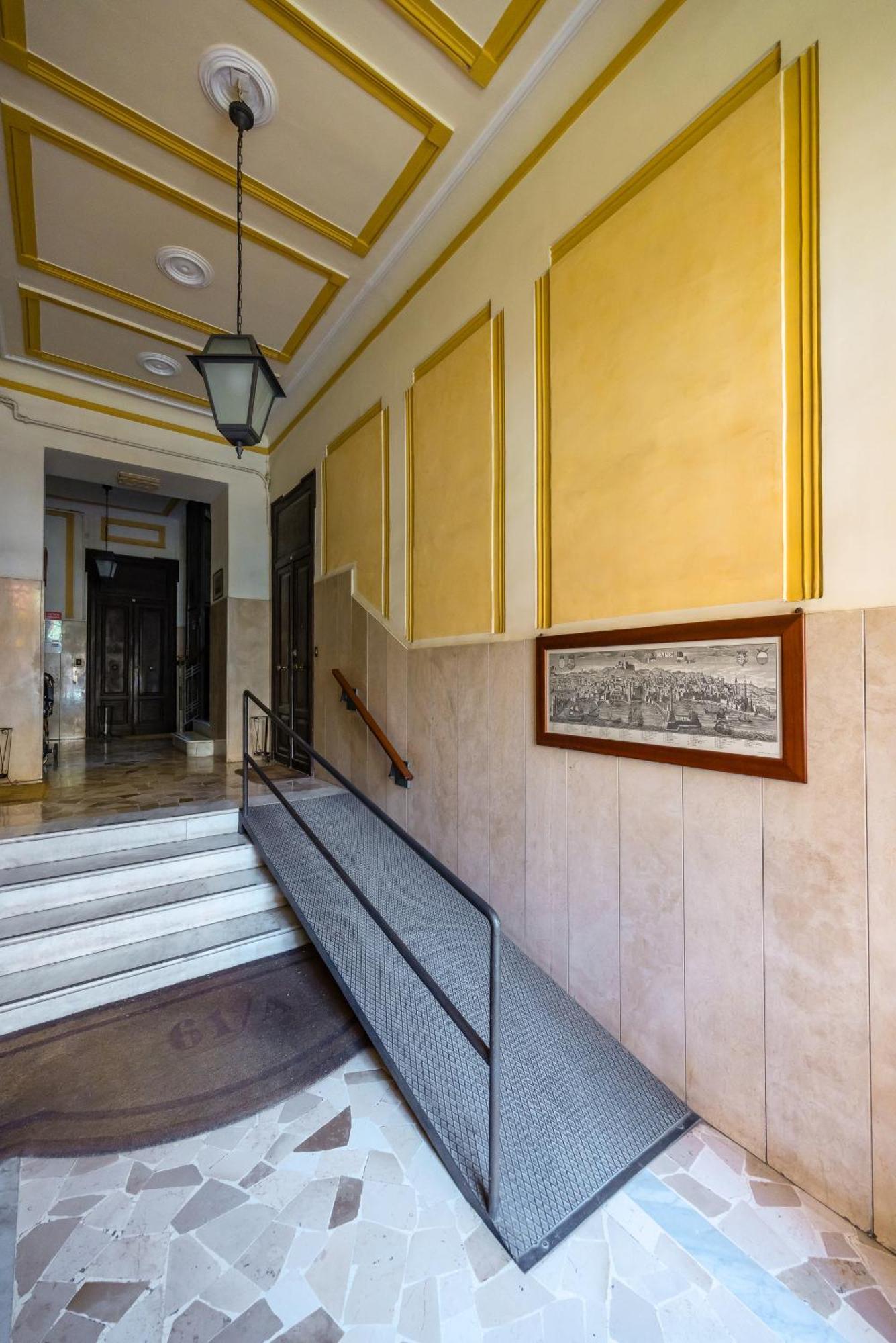 Apartment Morghen Red Passion And Pop Art Naples