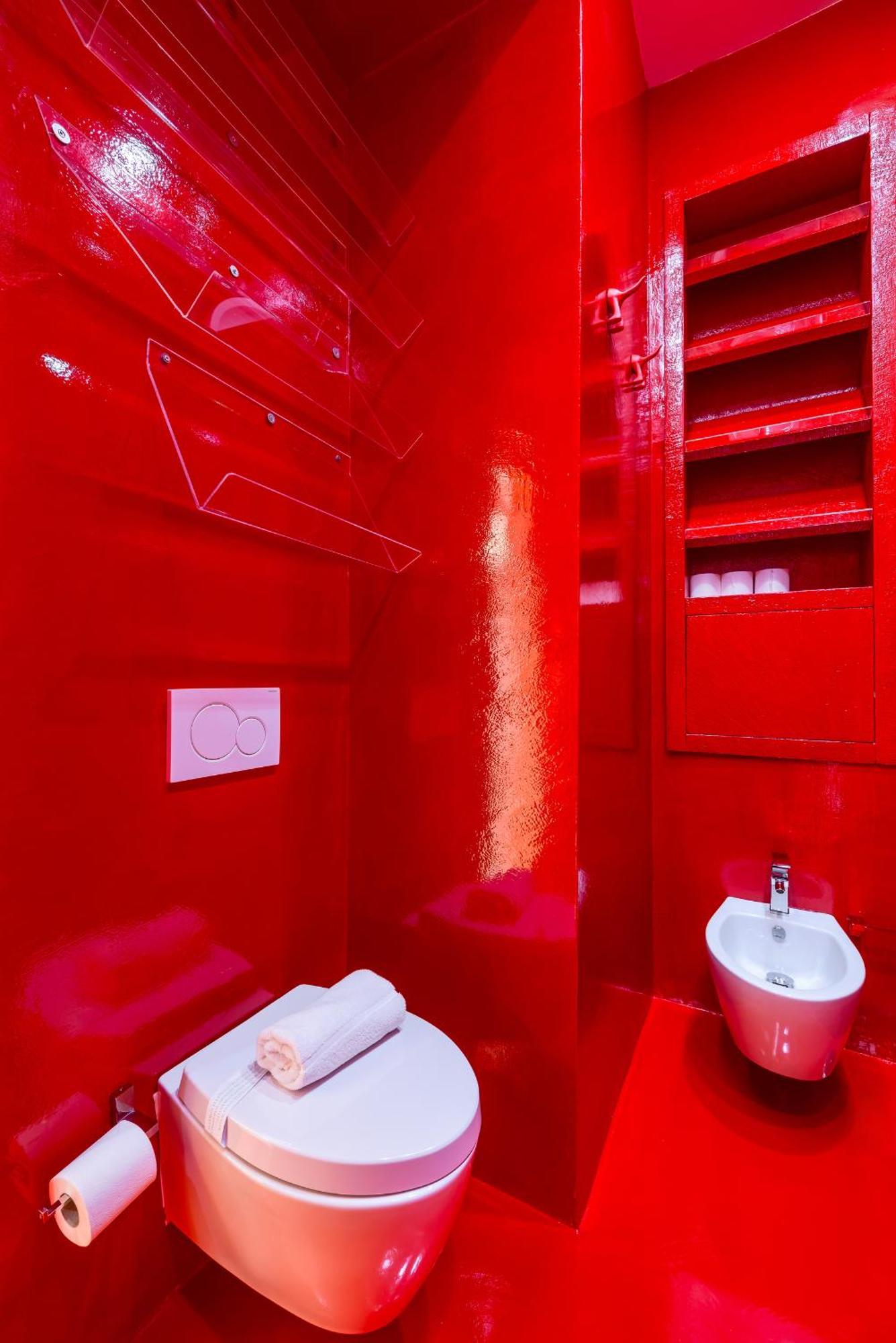 Apartment Morghen Red Passion And Pop Art