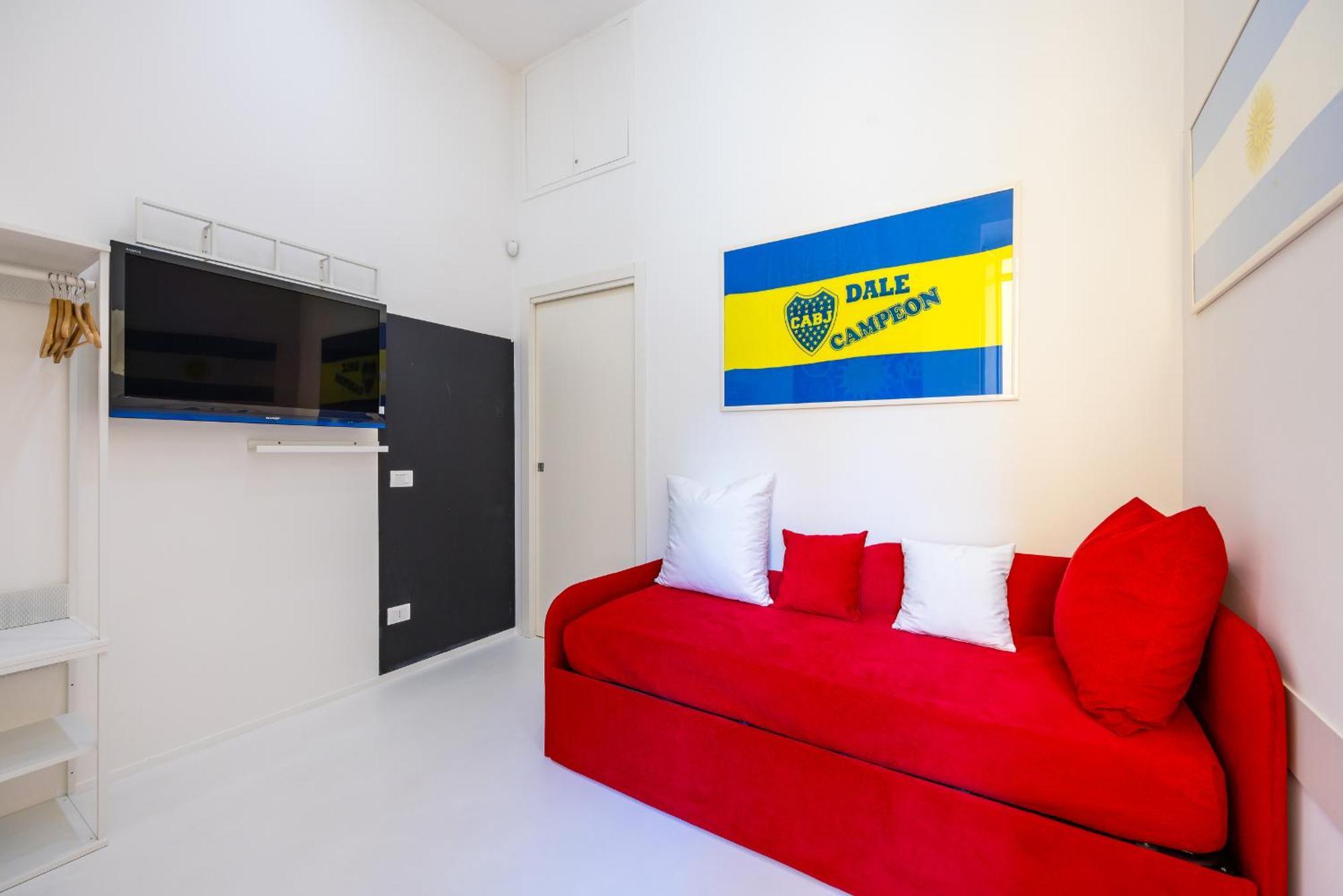 Morghen Red Passion And Pop Art Apartment Naples