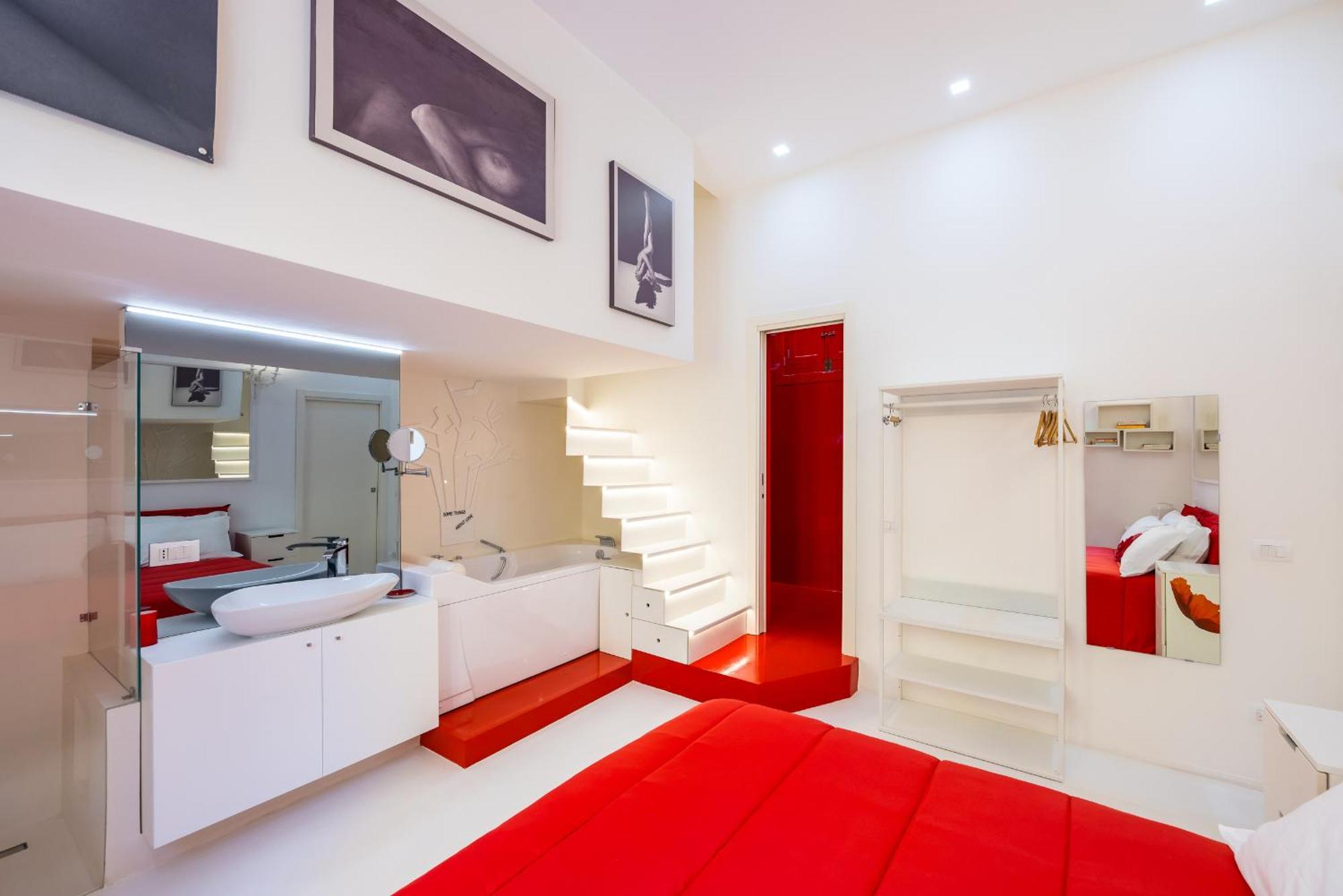 Morghen Red Passion And Pop Art Apartment Naples